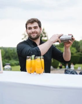 Bar à cocktails et barman